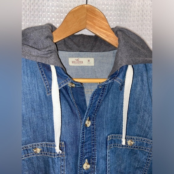 2/40$ Men’s‎ HOLLISTER chambray buttoned shirt with hood size medium - Picture 2 of 8